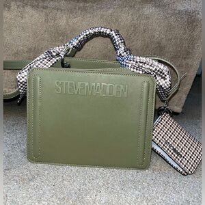 NWT Steve Madden Bevelyn olive bag w/ wallet